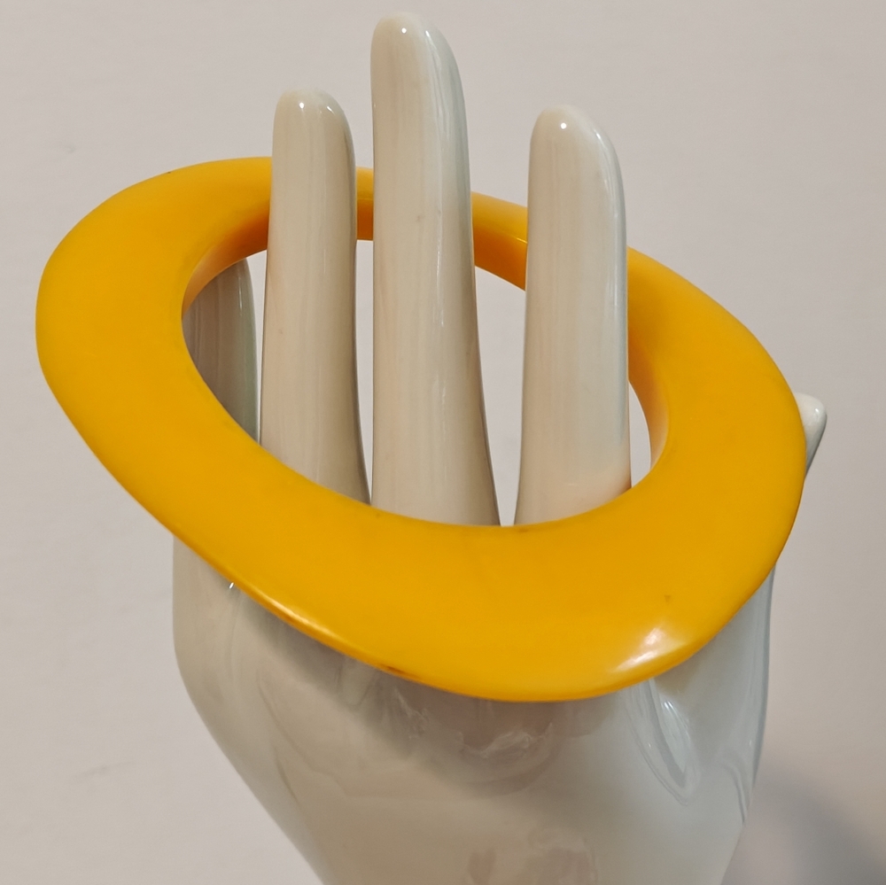 Vintage MOD Yellow Saucer Bangle Bracelet